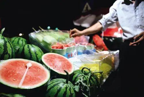 留学生圈吃瓜网红被卖,一场惊心动魄的“吃瓜”事件揭秘